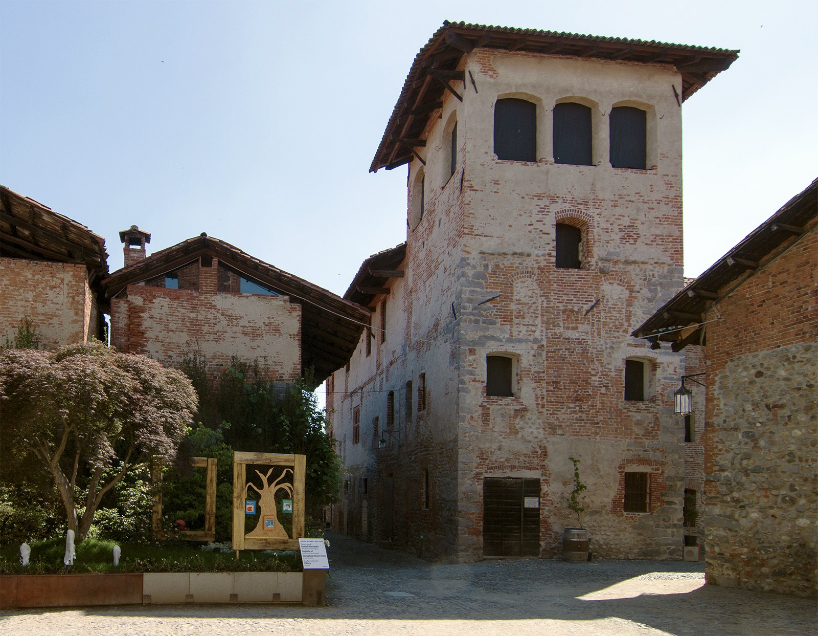 Piazzetta del Ricetto di Candelo e Palazzo del Principe